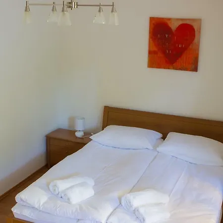 Apartman Maestral شقة