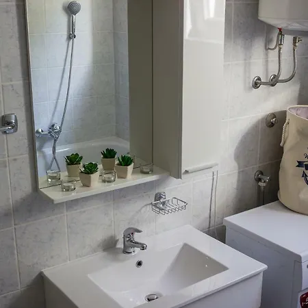 Apartman Maestral شقة