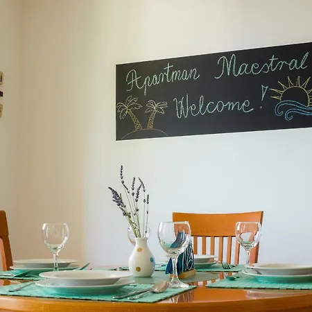 Apartman Maestral شقة Ičići